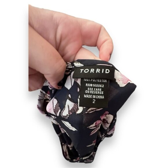 Women’s torrid 2 Navy Floral Print Georgette Pleated Back Top 18 20 2X XXL - Picture 9 of 11